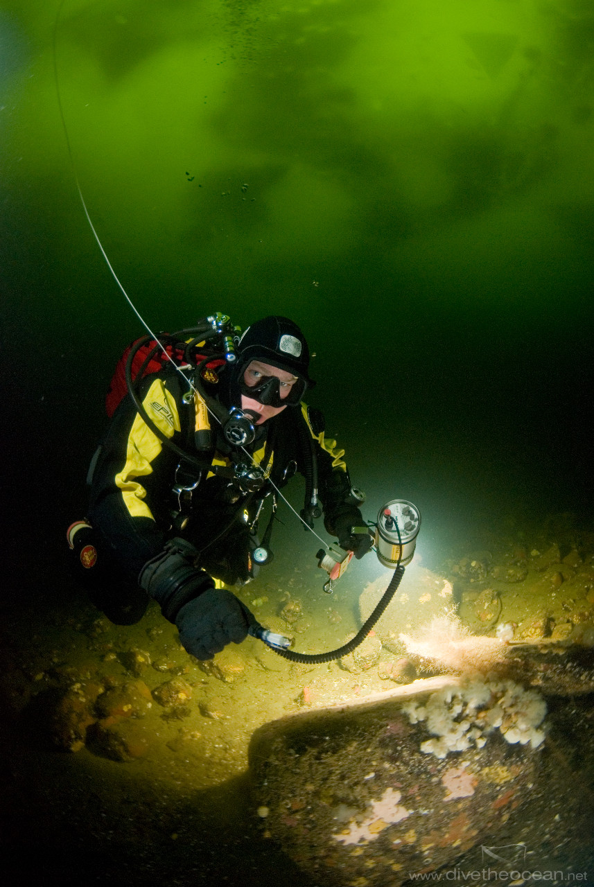 Ice diving at White Sea